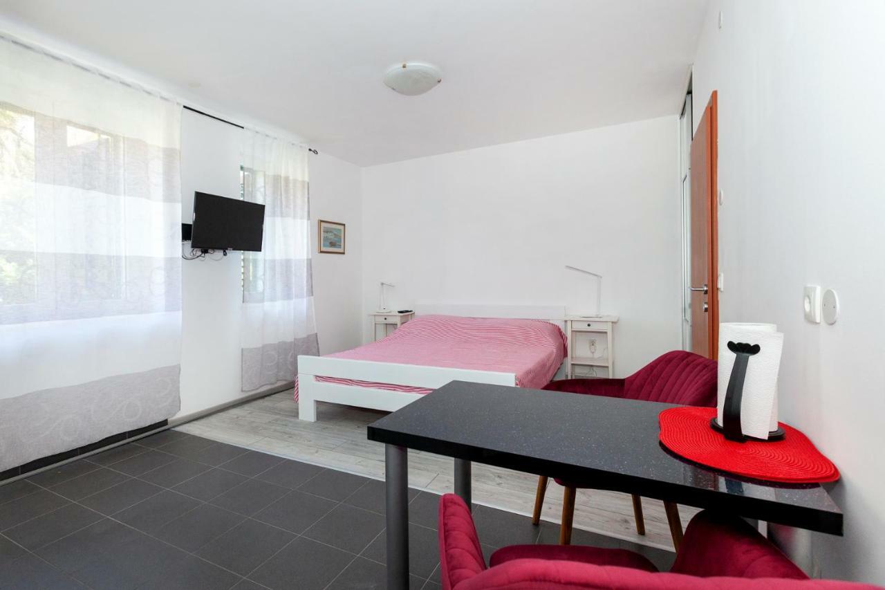 Studio Apartment Toma สปลิท ภายนอก รูปภาพ